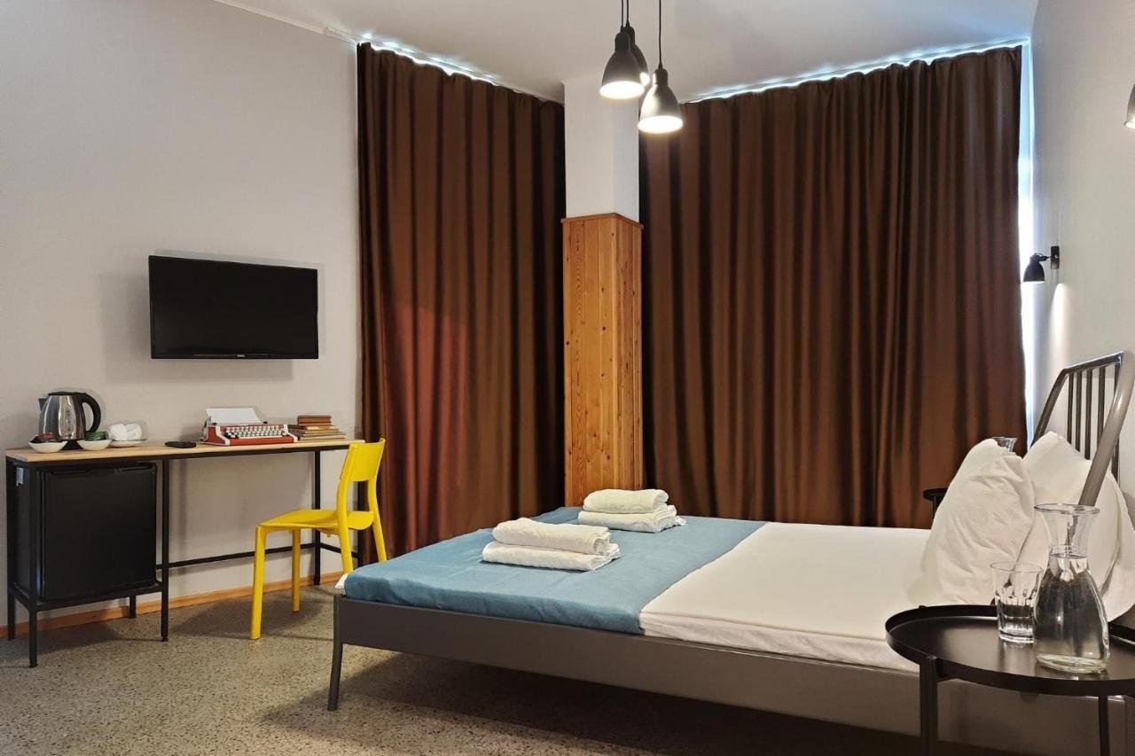 Bauhaus Batumi Batoemi Buitenkant foto