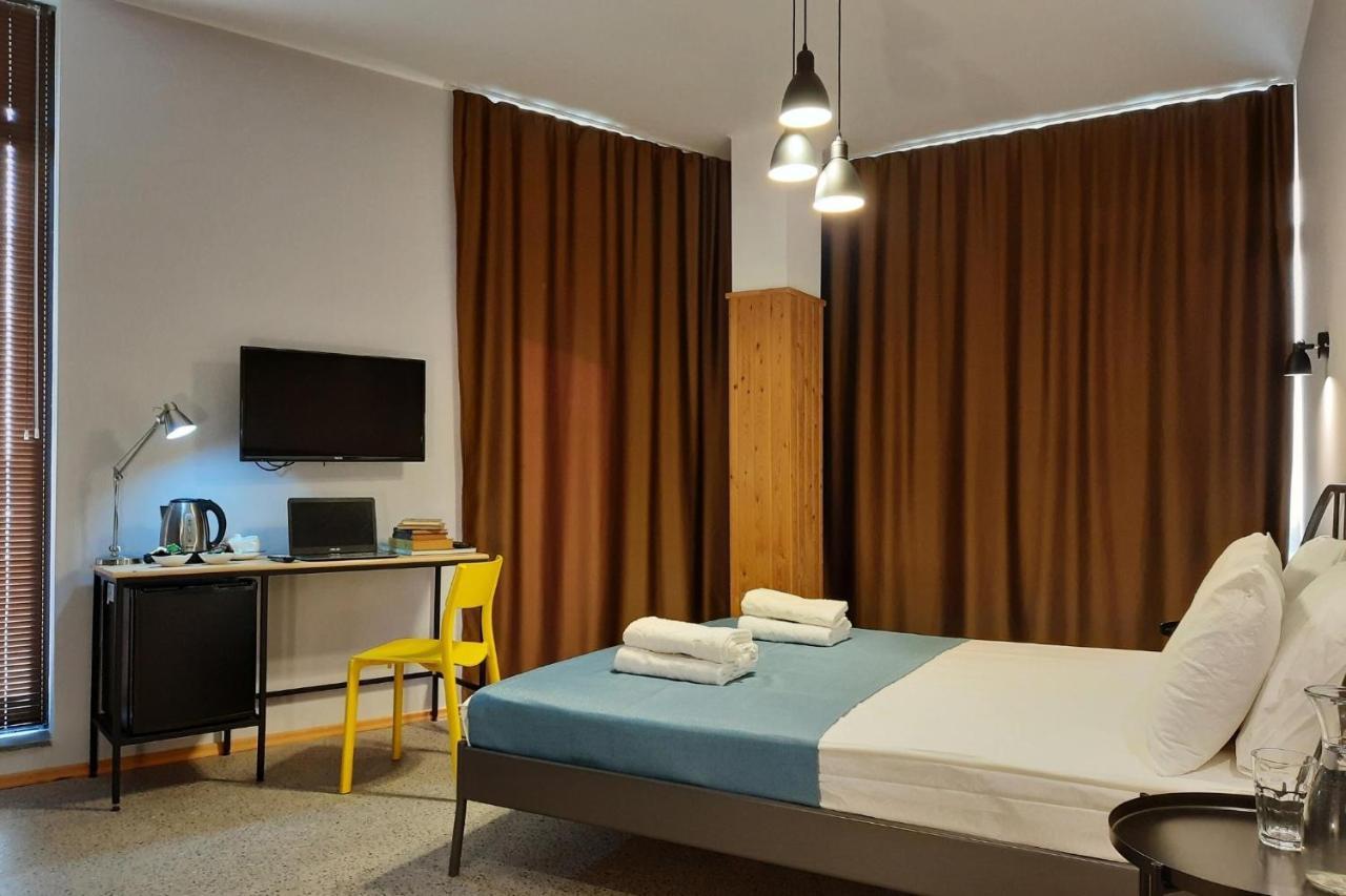Bauhaus Batumi Batoemi Buitenkant foto